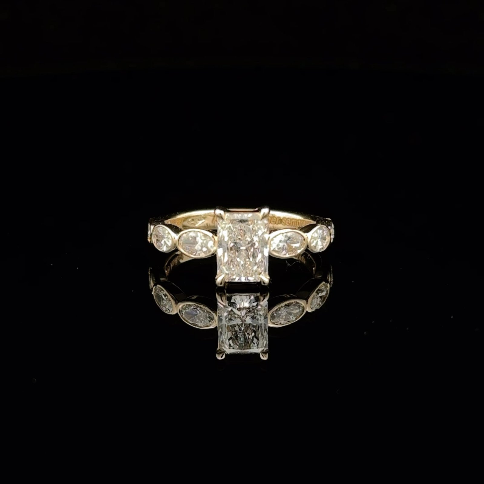 Léa — Bague de fiançailles